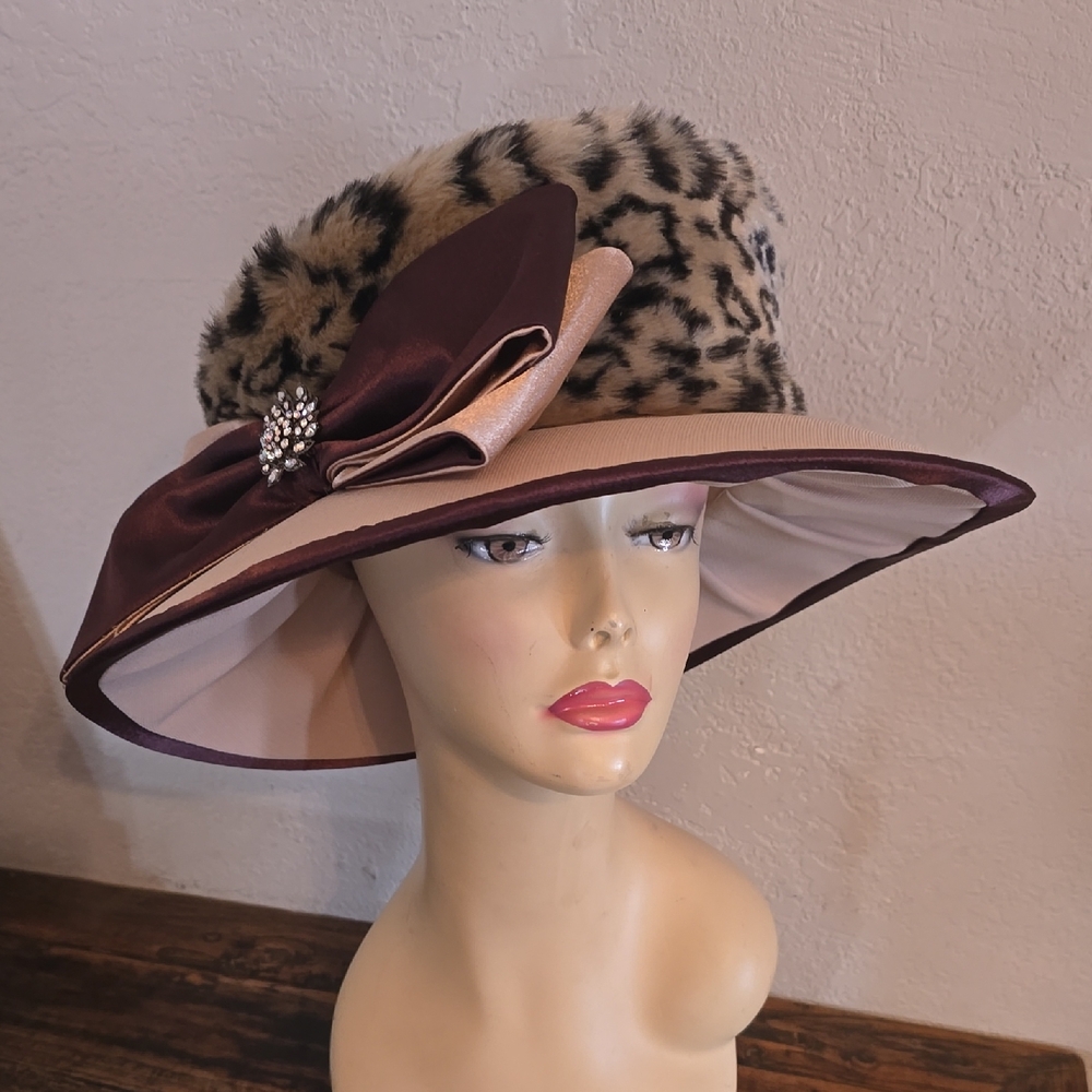Elegant Leopard Print Hat with Bow Accent